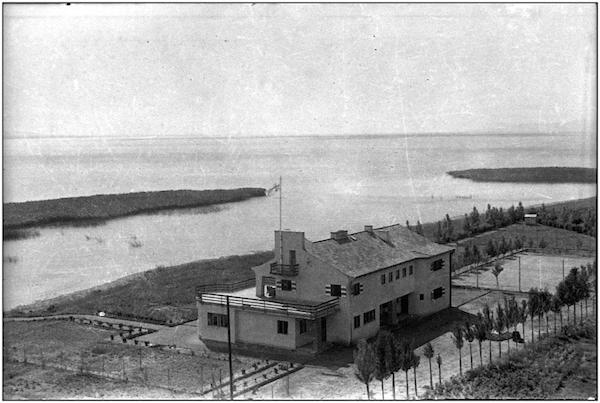 A TYC épülete a 30-as években, kikötő még sehol nem volt